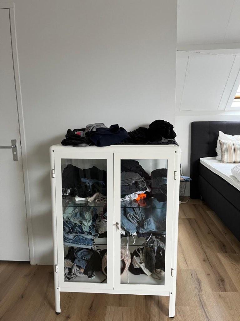 Glass IKEA cupboard, Ophalen, Met plank(en), 100 tot 150 cm, Zo goed als nieuw