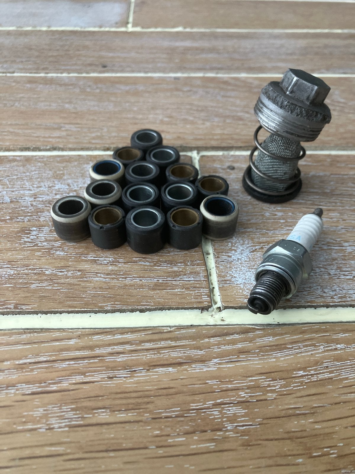 Rolletjes 6gram/ oliefilter/ bougie sym2scooter, Ophalen, Gebruikt, Overige typen, SYM