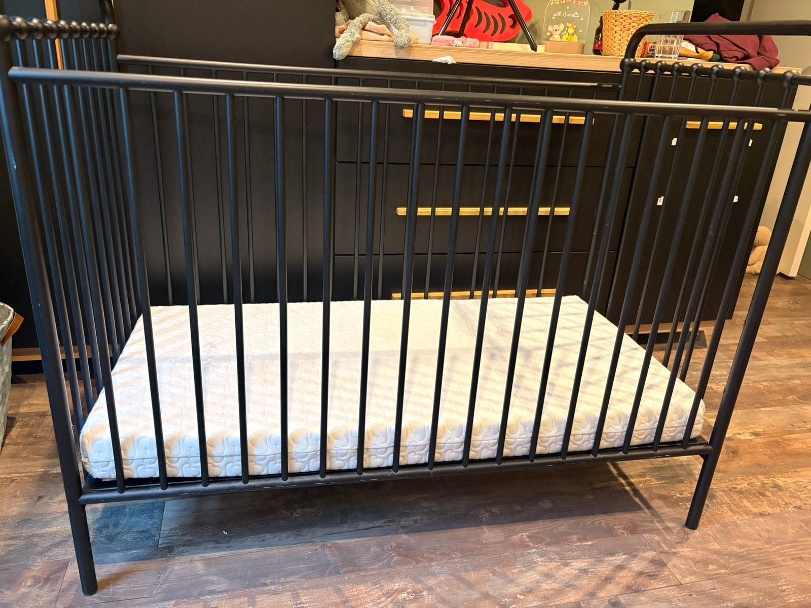Zwarte metalen ledikant van Babypark,incl.matras goede staat, Kinderen en Baby's, Ophalen, Zo goed als nieuw, Ledikant