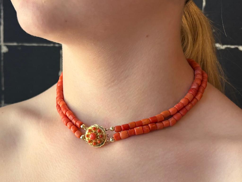 Bloedkoraal antieke ketting 14k gouden fraai slot rozet dame, Verzenden, Goud, Ketting, Met edelsteen
