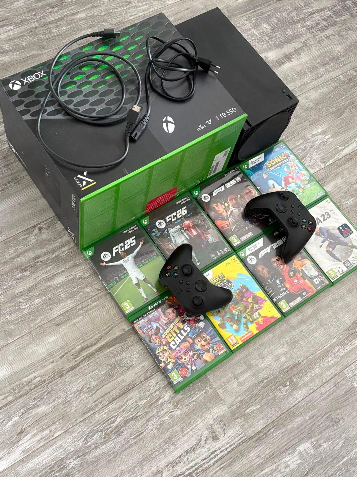Xbox, Ophalen, Zo goed als nieuw, 1 TB, Met 2 controllers