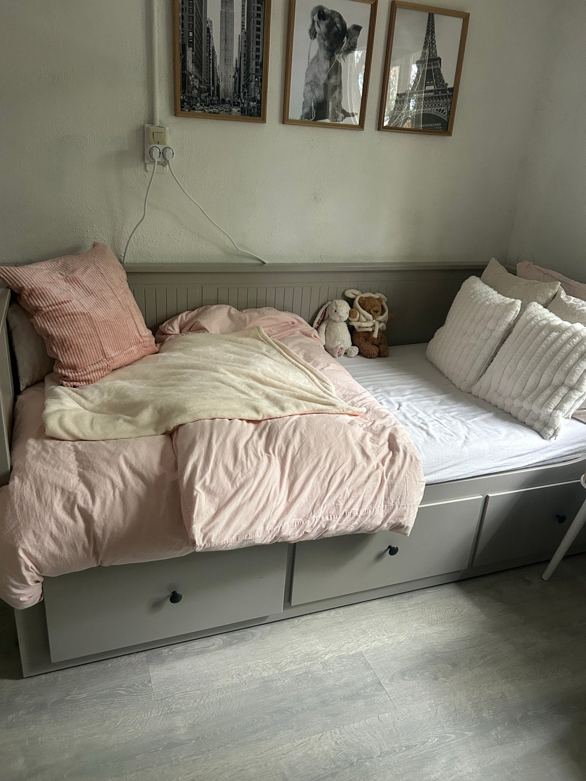 Grijs hemnes bed uitschuifbaar, met opberglades, Ophalen, 90 cm, Eenpersoons, Zo goed als nieuw