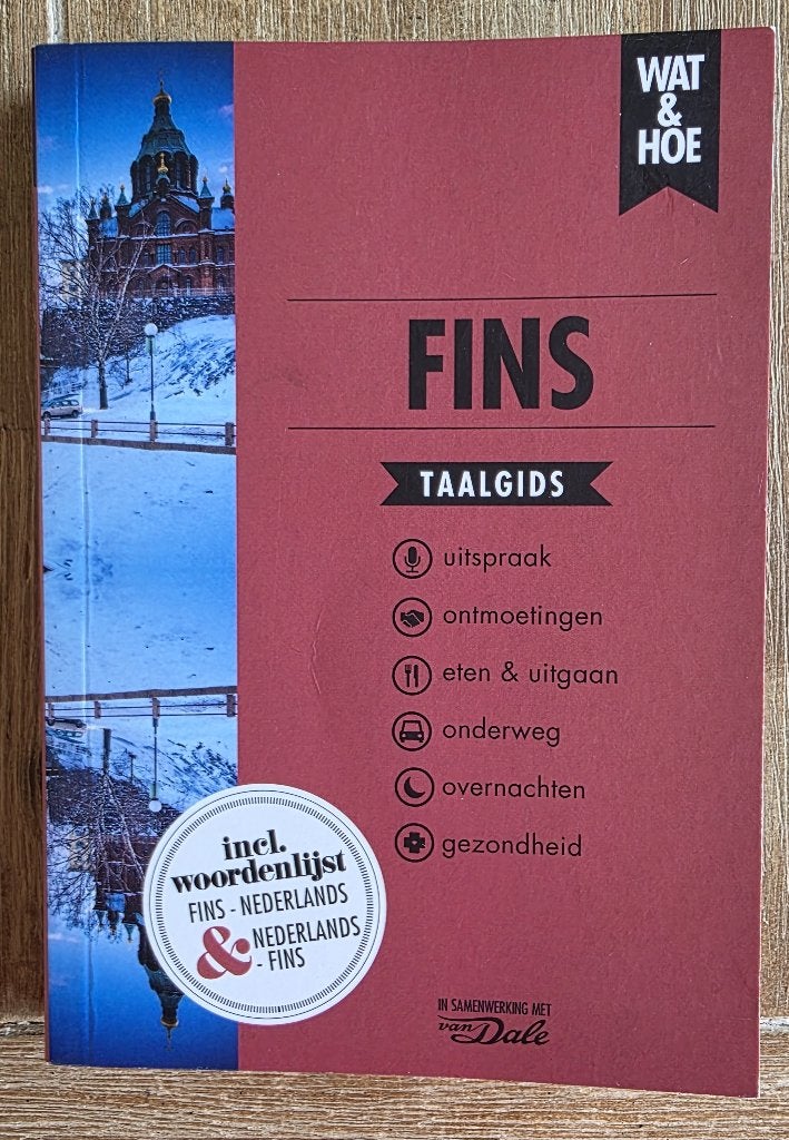 Taalgids Wat en Hoe Fins  , Boeken, Overige merken, Europa, Ophalen of Verzenden, Taalgids