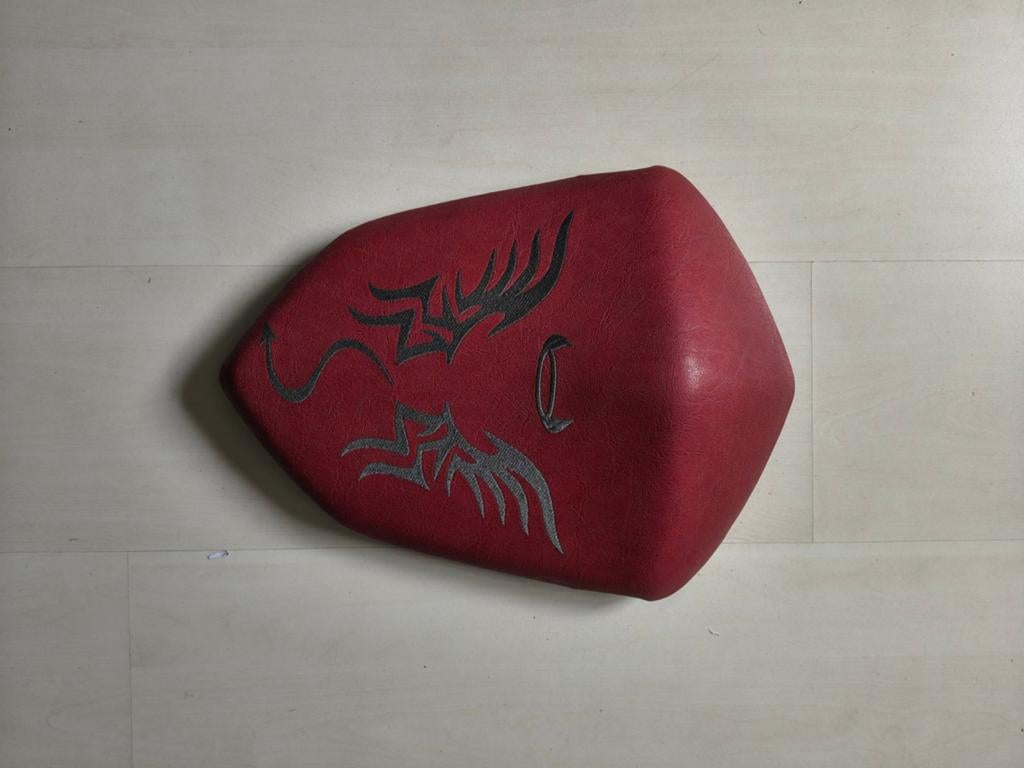 Buddyseat Kawasaki Z750 (vanaf 2007) - Rood met tribal, Ophalen of Verzenden, Gebruikt