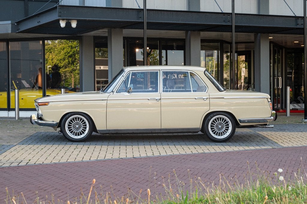 BMW 2000 Automatic (bj 1971, automaat), Auto's, Automaat, Beige, 4 stoelen, Beige