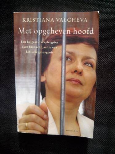 Kristiana Valcheva - Met opgeheven hoofd, Ophalen of Verzenden, Gelezen, Kristiana Valcheva