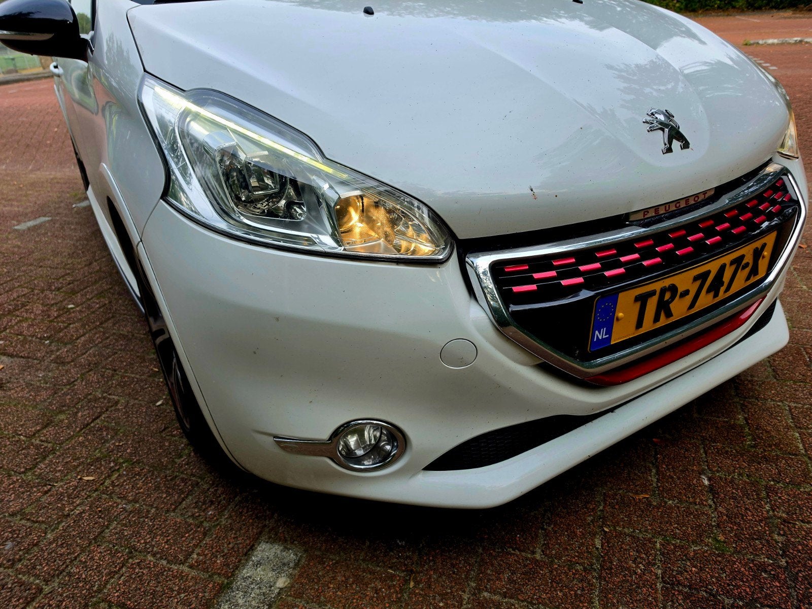 Peugeot 208 1.6 GTI 147KW 3-D 2013 Wit, Auto's, Voorwielaandrijving, Handgeschakeld, Particulier, 17 km/l