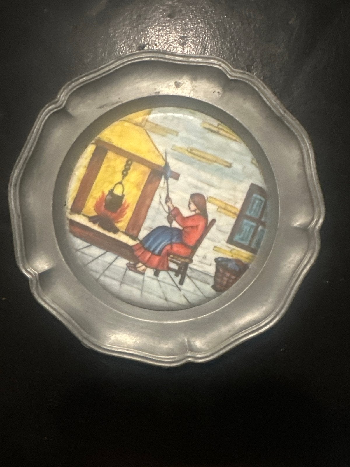Decoratief tinnen bord met tafereel, Antiek en Kunst, Ophalen of Verzenden