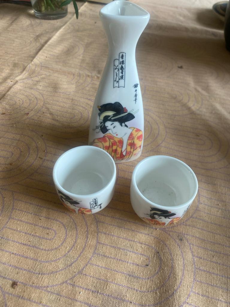 Sake set met Japanse Geisha print - Karaf en 2 kopjes, Ophalen, Overige typen, Zo goed als nieuw, Overige stijlen