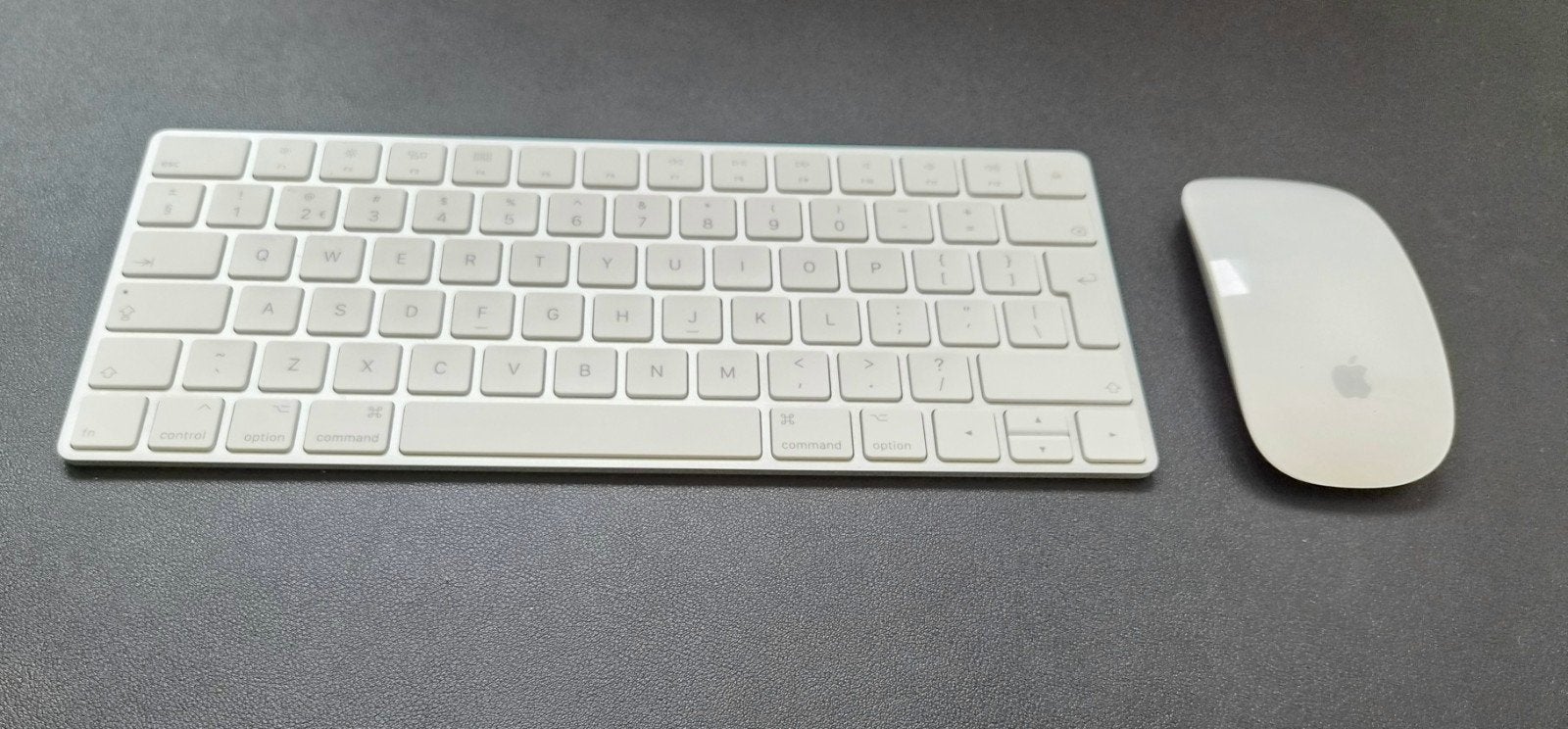 Apple Magic Keyboard en Magic Mouse - Oplaadbaar, Computers en Software, Toetsenborden, Gebruikt, Draadloos, Qwerty, Apple