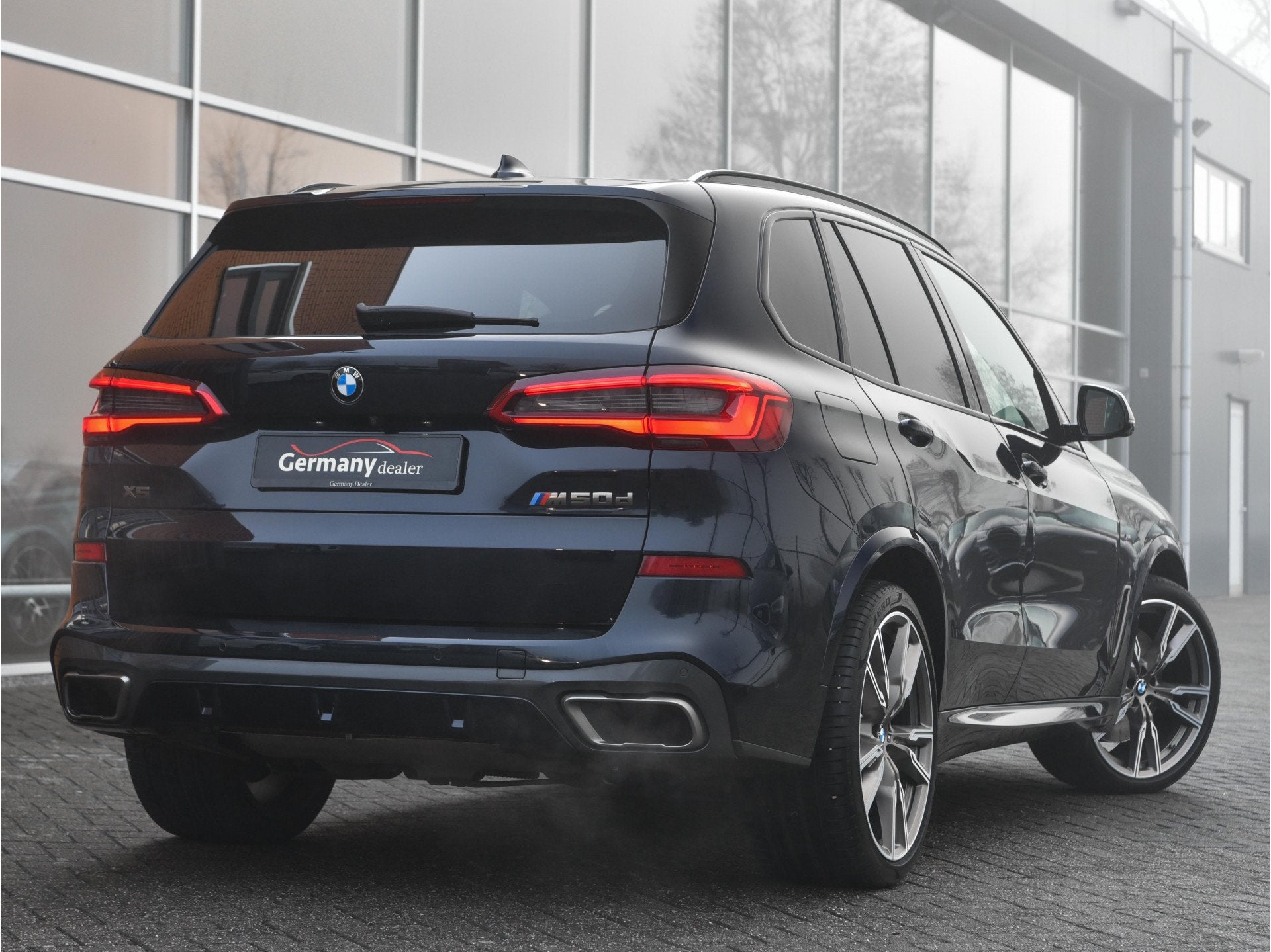 BMW X5 M50d M-Sportpakket Grijs-kenteken Laser-LED H&K Pano, Gebruikt, 2993 cc, Zwart, Diesel