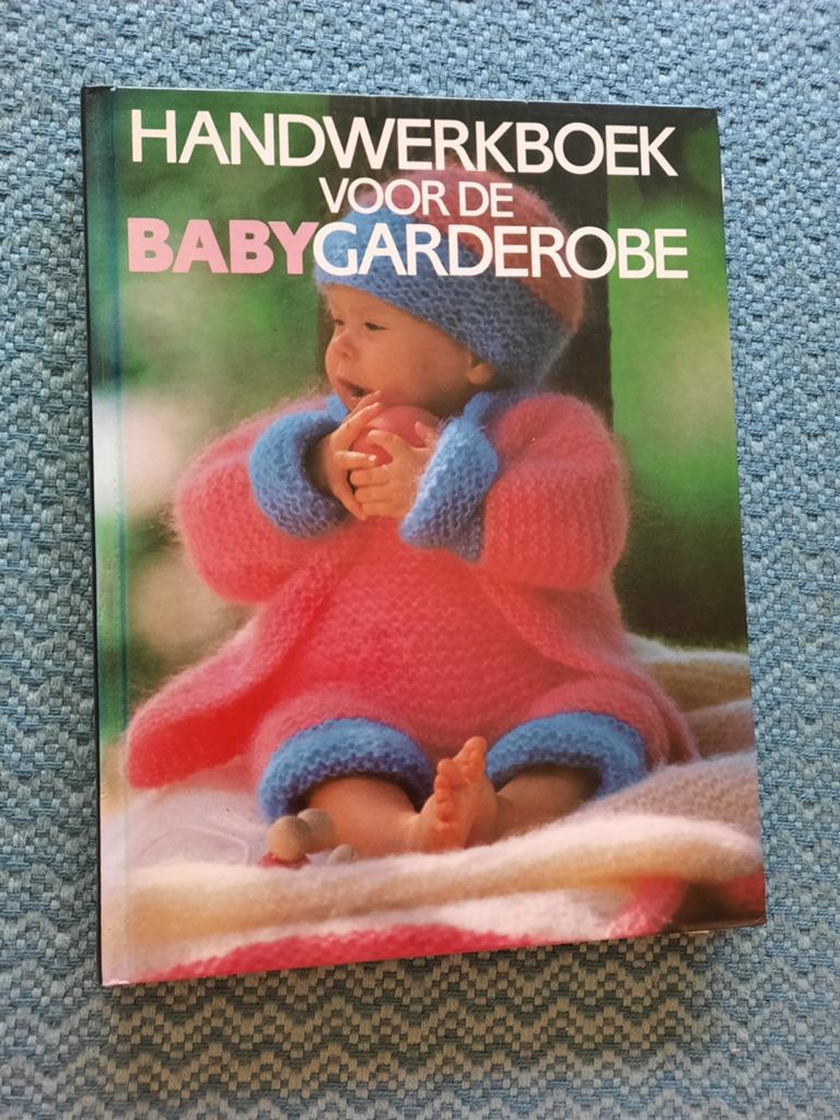 Handwerkboek voor de Babygarderobe - Hardcover, Boeken, Ophalen of Verzenden, Gelezen, Breien en Haken