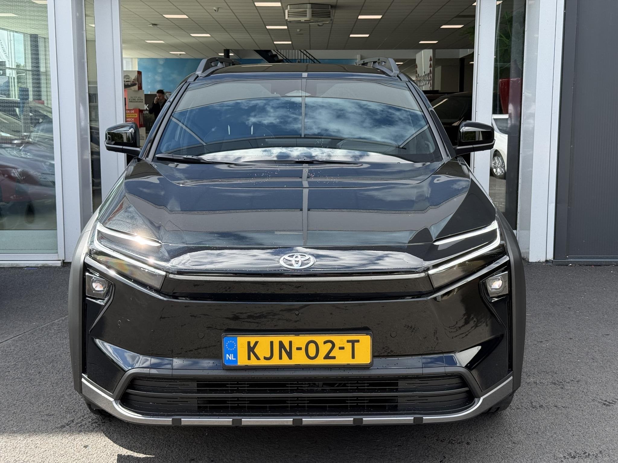 Toyota bZ4X Touring Executive AWD 75 kWh Panoramadak | JBL |, Gebruikt, Zwart, Origineel Nederlands, 1990 kg