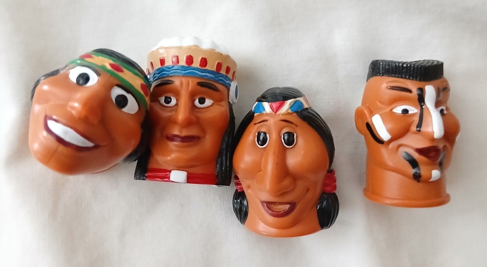 Set van 4 Indianen Hoofden vingerpoppetjes - Kindersurprise, Verzamelen, Ophalen of Verzenden, Zo goed als nieuw