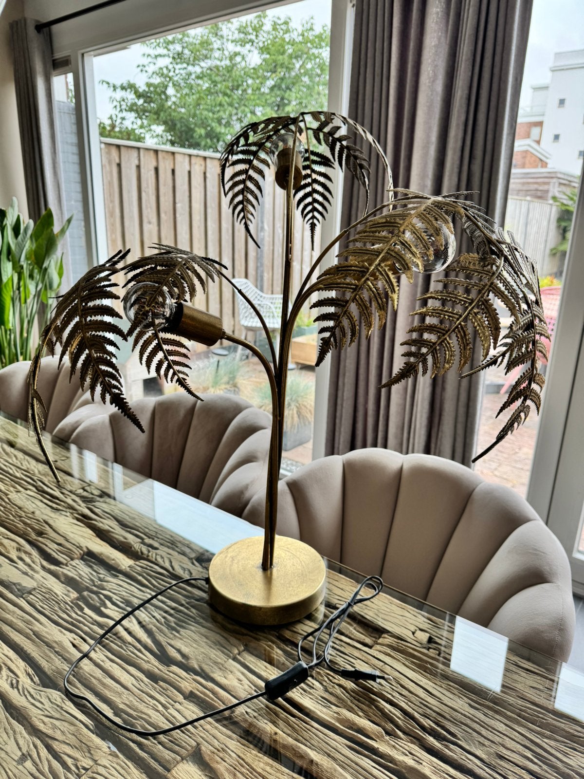 Tafel lamp, Ophalen