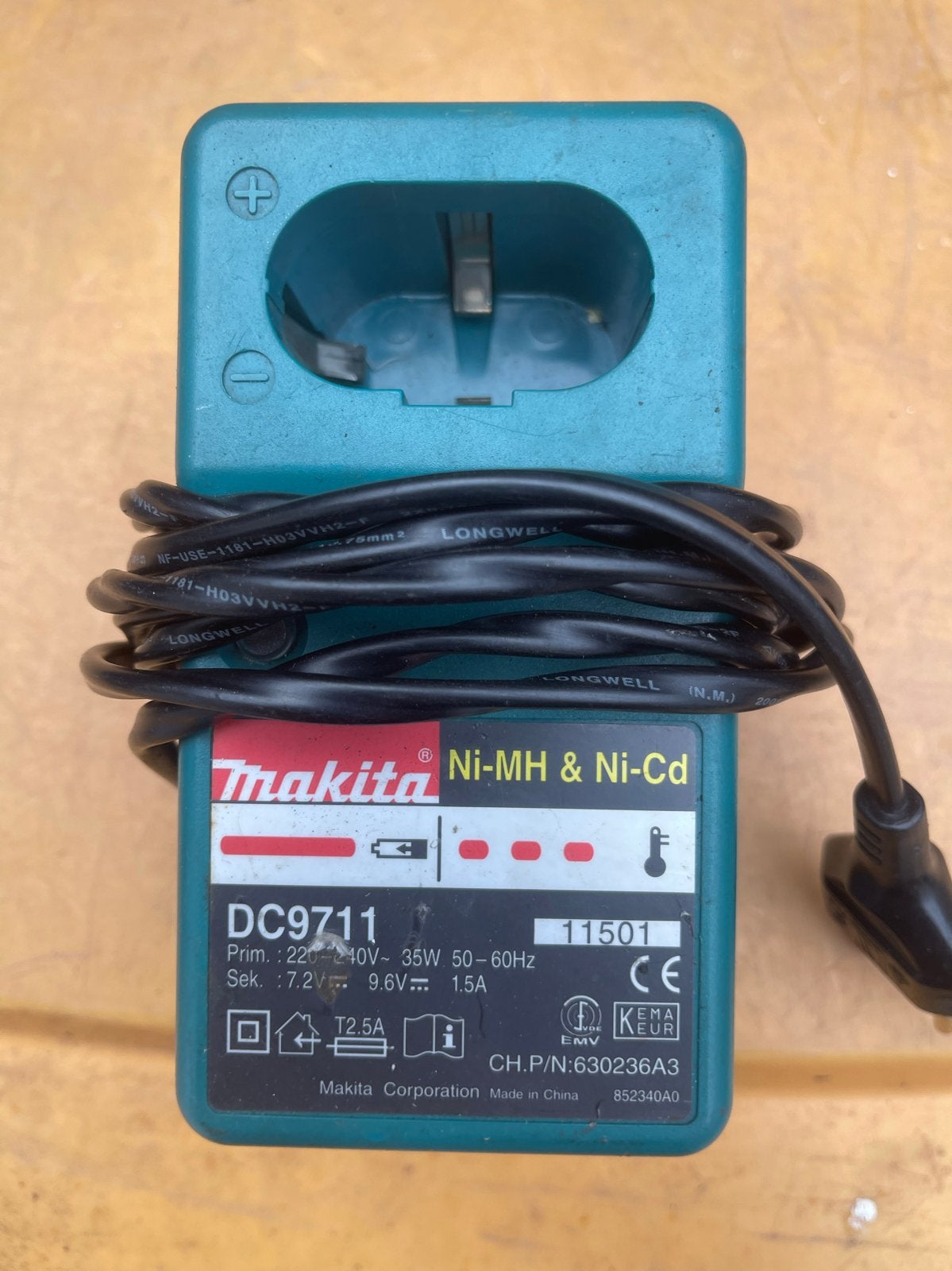 Makita DC9711 Ni-MH & Ni-Cd acculader, Doe-het-zelf en Verbouw, Ophalen of Verzenden, Gebruikt