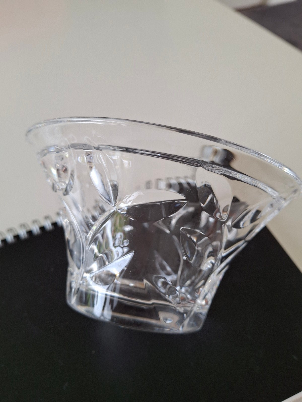 glazen schaaltje met blaadjes., Ophalen of Verzenden