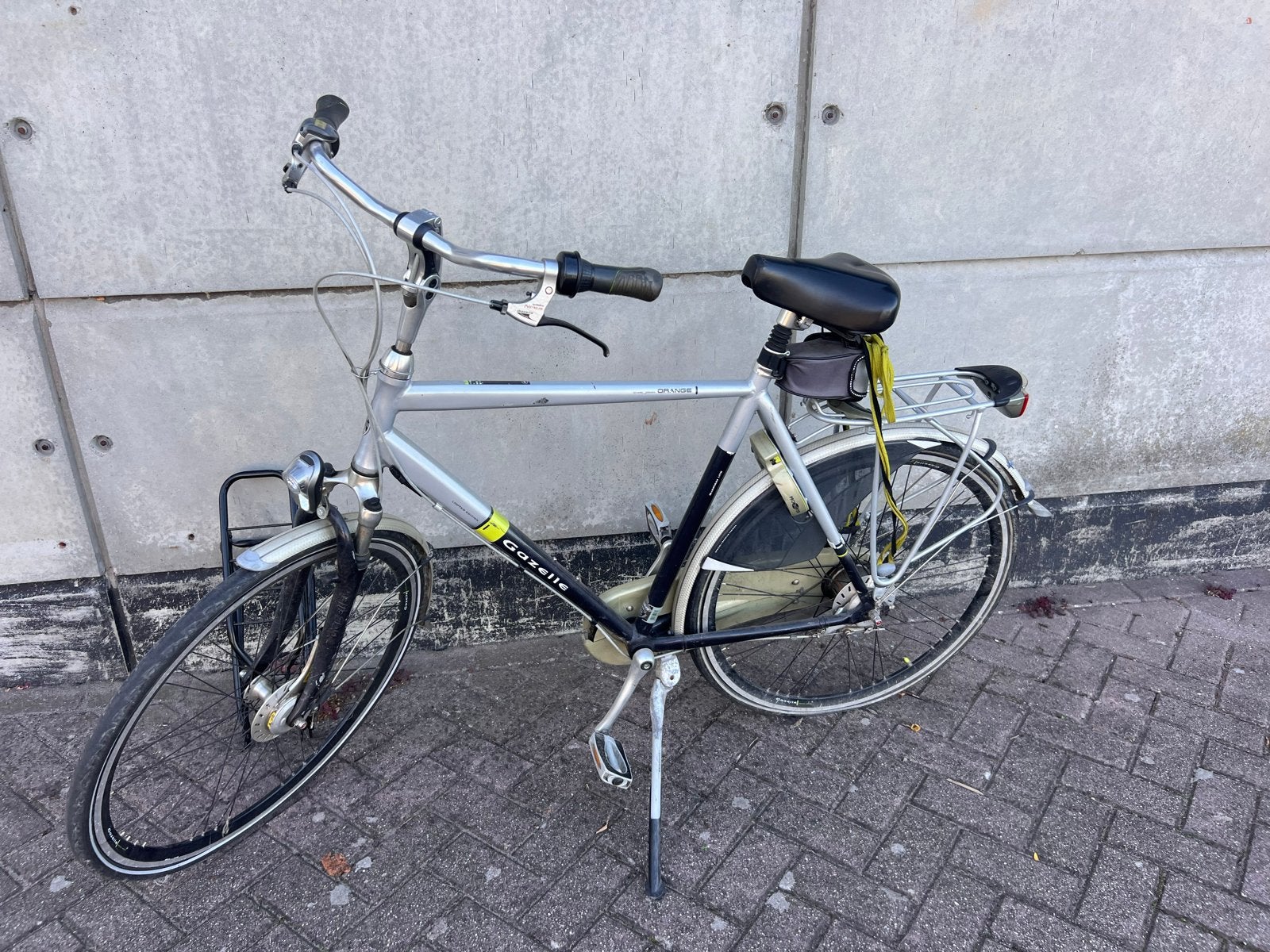 Gazelle fiets met 2 lekke banden en slot is kapot, Ophalen, Gebruikt, Gazelle