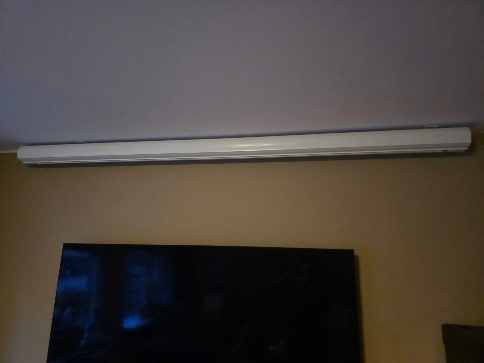 iVisions Projectiescherm 230×129CM + Connect RF Trigger, Ophalen, Elektrisch, Frankfurt 20, IVisions