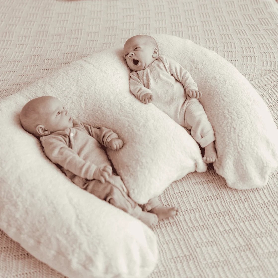ILMAHA tweeling voedingskussen teddy ecru, Kinderen en Baby's, Ophalen of Verzenden, Gebruikt, Overige typen