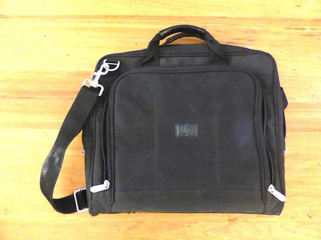 Stevige laptoptas - in uitstekende staat, Computers en Software, Laptoptassen, Gevoerd laptopvak, HP, Ophalen of Verzenden, Zo goed als nieuw