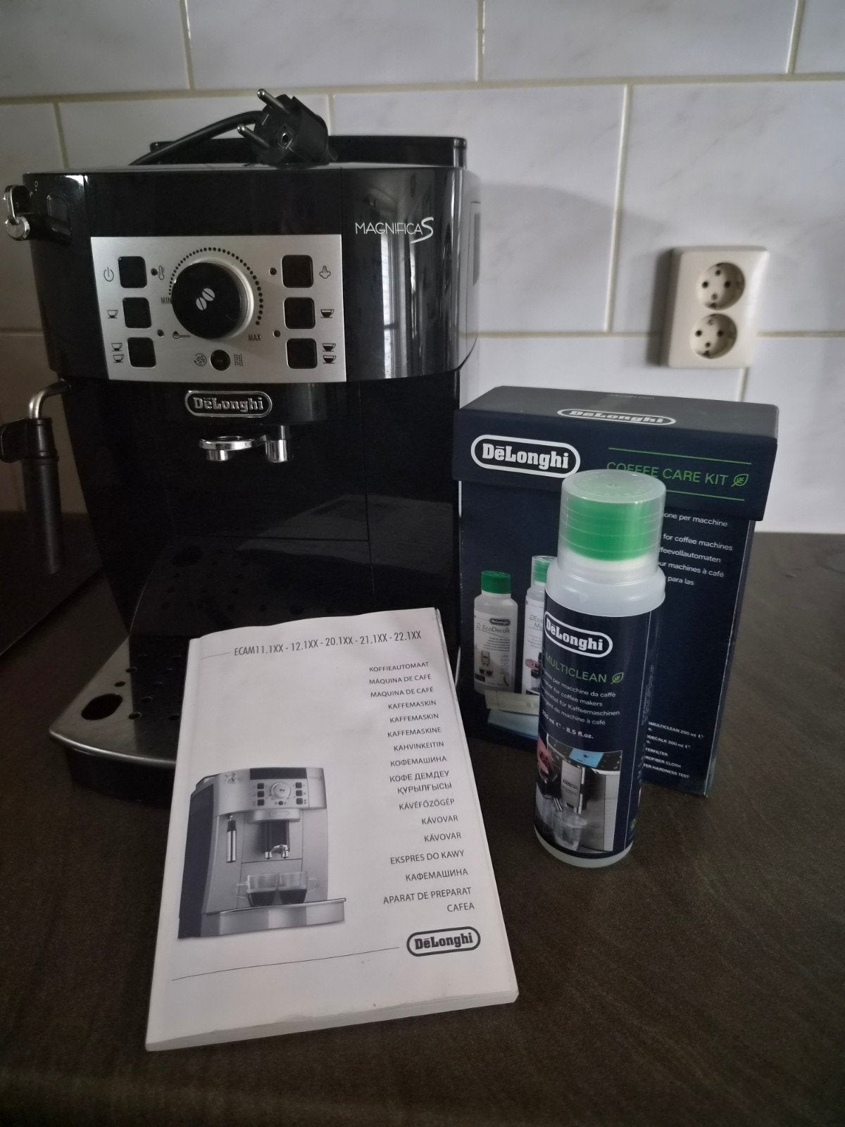 DeLonghi volautomatische espressomachine, Witgoed en Apparatuur, Koffiezetapparaten, Ophalen, Gebruikt, Espresso apparaat, 10 kopjes of meer