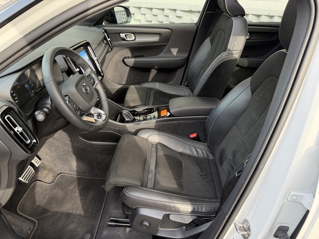 Volvo XC40 1.5 T4 Recharge R-Design Panorama dak Onderhoudsb, Automatische klimaatregeling, Wit, Bedrijf, Hybride Elektrisch/Benzine
