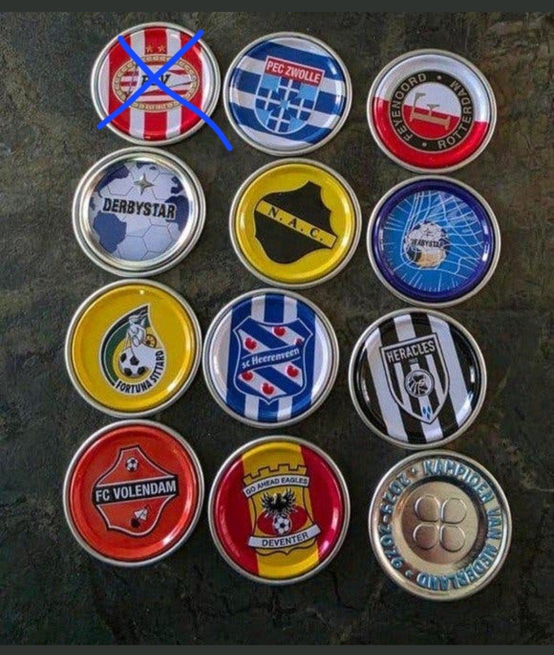 Voetbal cluppies  Plus Muntjes - Diverse Clubs, Ophalen of Verzenden, Overige binnenlandse clubs