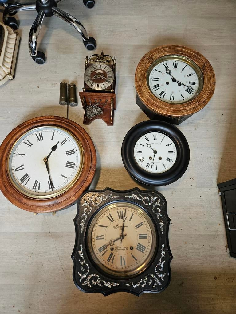 5 klokken in een koop een met mini comtoise uurwerk, Antiek en Kunst, Antiek | Klokken, Ophalen of Verzenden