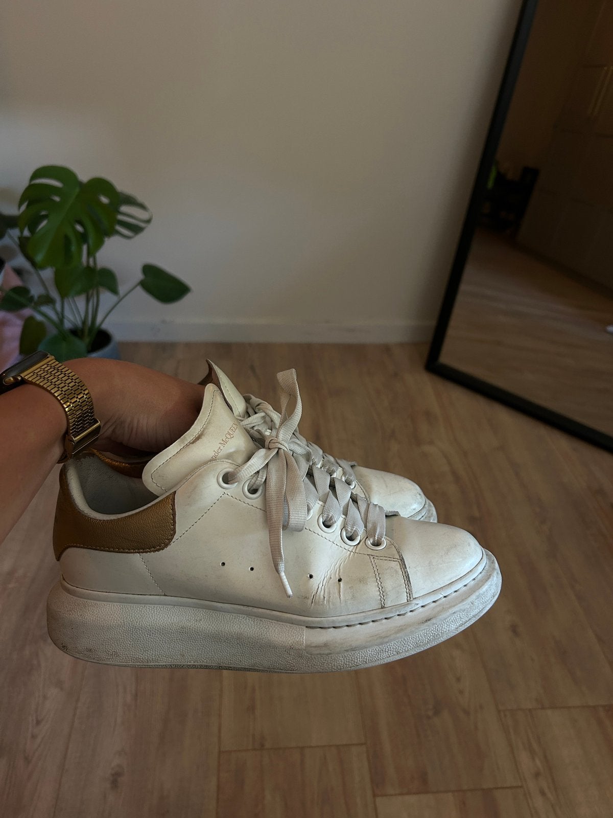 Alexander McQueens, Ophalen of Verzenden, Gedragen, Wit, Sneakers of Gympen