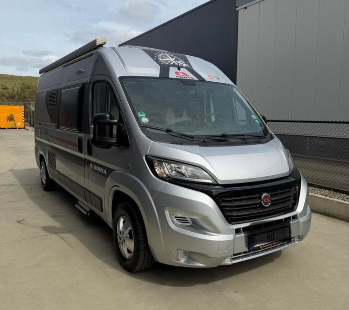 Adria Twin 600 - 2015 - Zeer goed onderhouden buscamper, Caravans en Kamperen, Campers, Buscamper of Camperbus, Ringverwarming