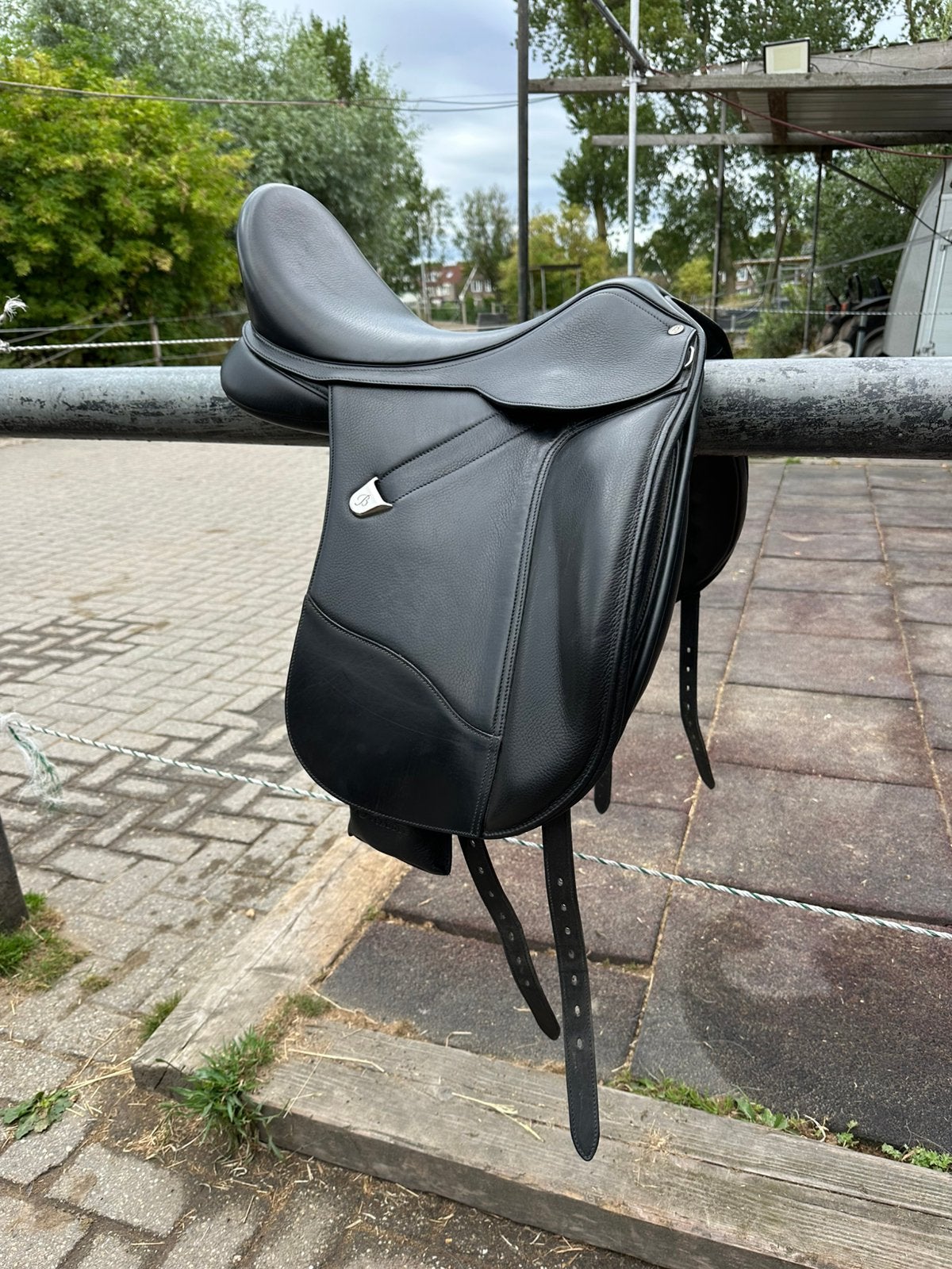 Bates Wide+ dressuur 18 inch zadel, Ophalen, Dressuur, Verstelbaar kopijzer, XL (18 inch of meer)