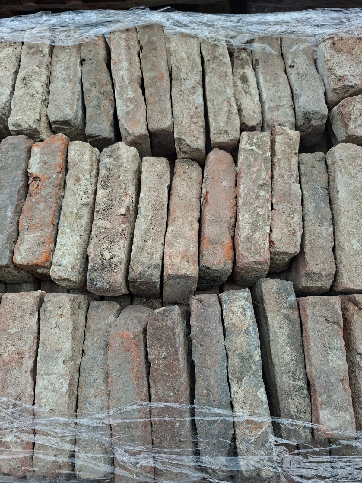 680 stuks zeer oude gebikte metselstenen 19,5x4,3x10 cm, Ophalen, Gebruikt
