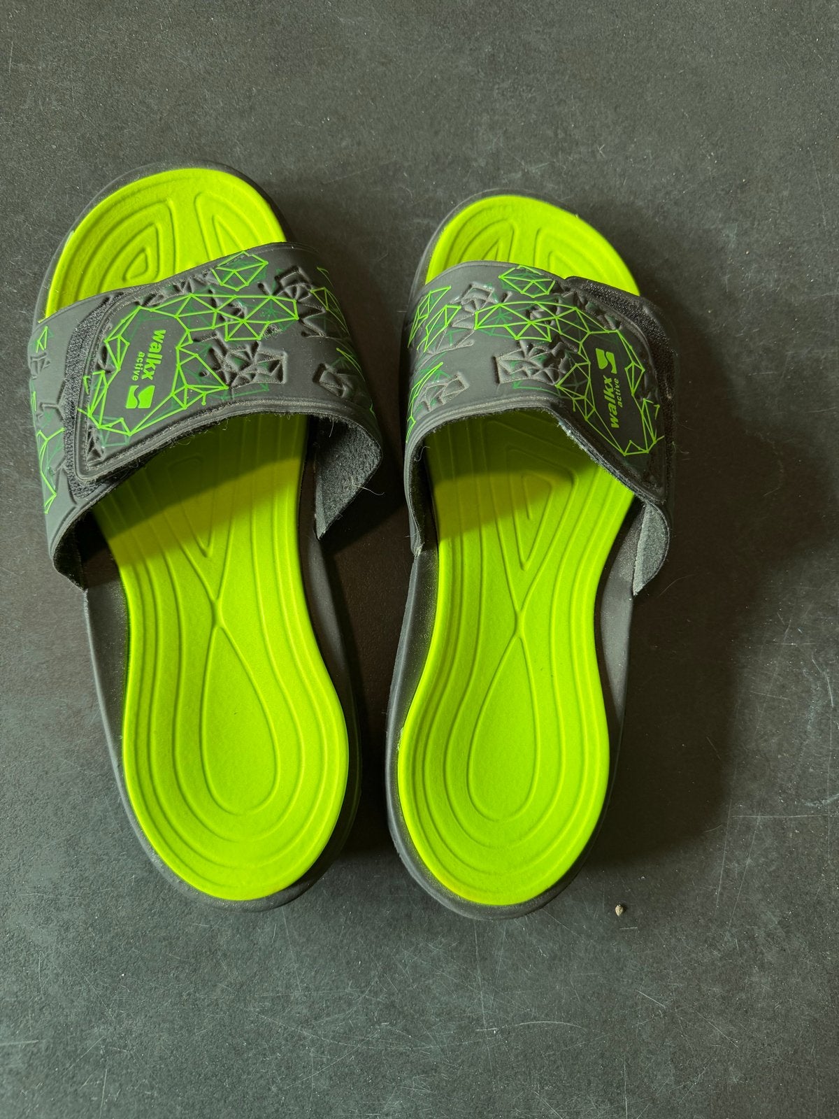 Walkx Active Slippers - Zwart/Neon Groen - Maat 42/43, Kleding | Dames, Ophalen of Verzenden, Zo goed als nieuw, Zwart, Slippers