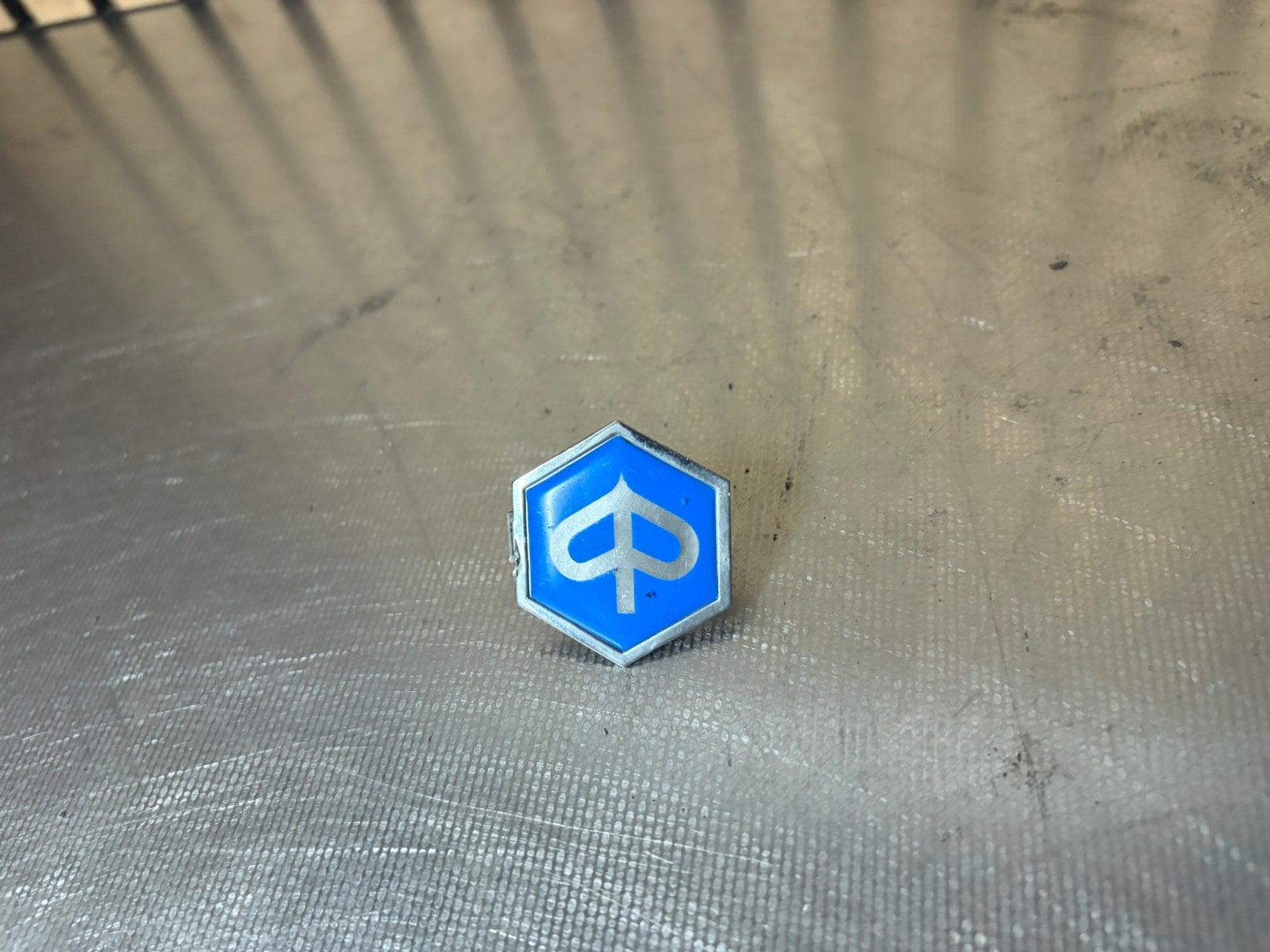 piaggio logo, Ophalen