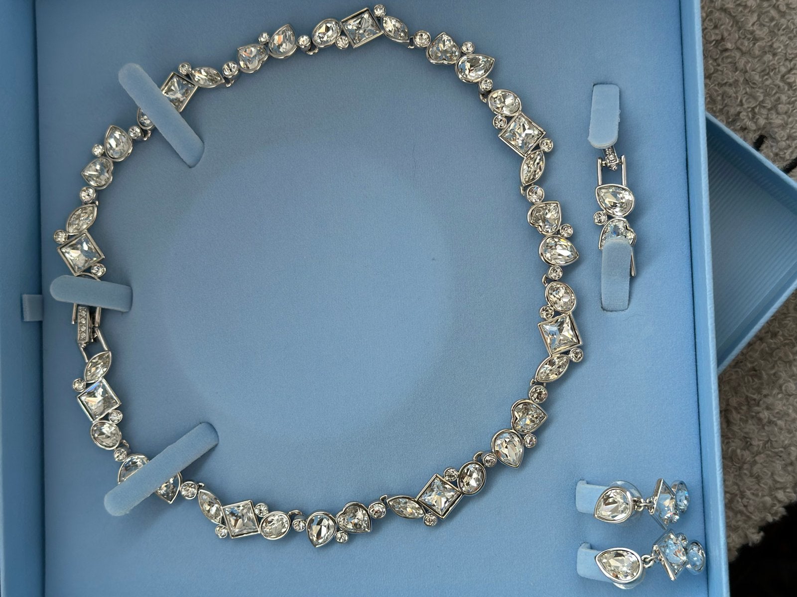 Swarovski ketting en oorbellen set - Zo goed als nieuw, Sieraden, Tassen en Uiterlijk, Met kristal, Overige materialen, Ophalen of Verzenden