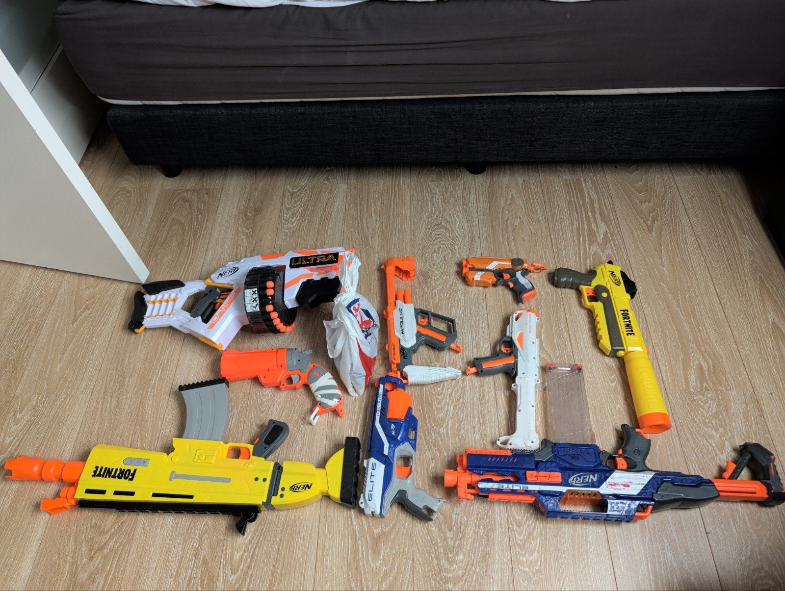 Grote selectie Nerf blasters met pijltjes, Ophalen of Verzenden, Gebruikt
