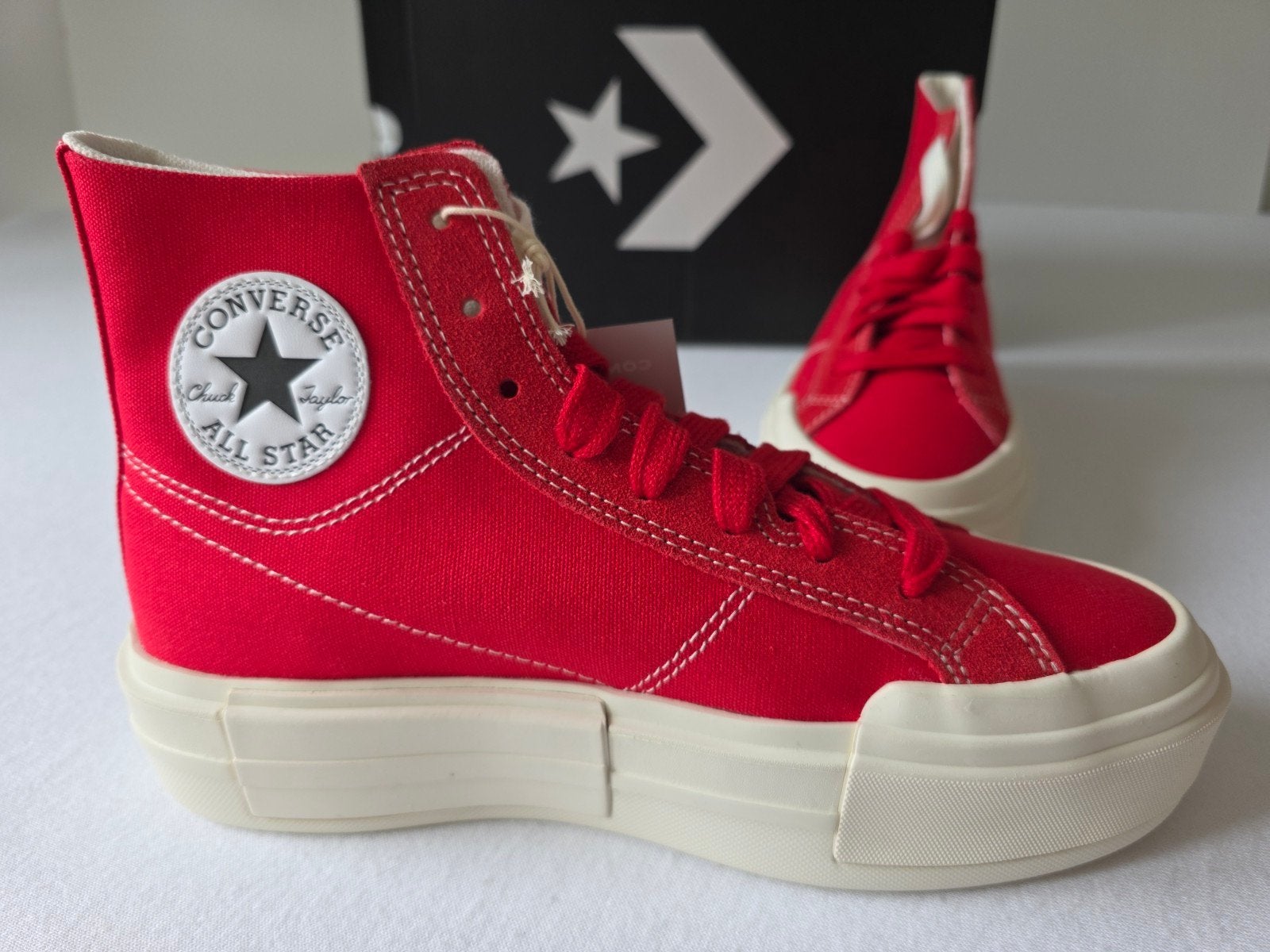Converse Chuck Taylor Cruise Hi Platform Rood Maat 40.5 NIEU, One Bowerman Drive, Beaverton, OR 97005, USA, Verzenden, Nieuw, Converse