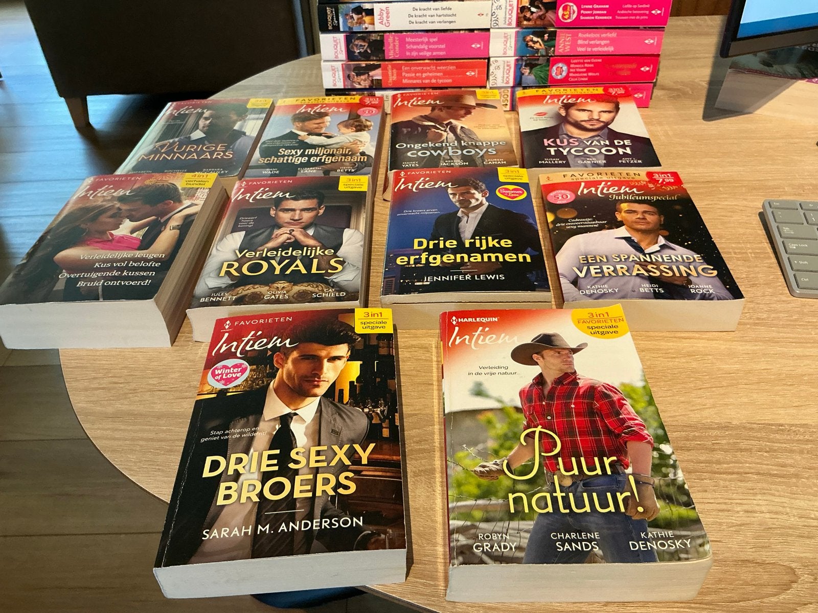 32 Moderne Harlequin Bouquet Specials en Intiem Favorieten, Boeken, Gelezen, Diverse auteurs, Ophalen of Verzenden, Nederland