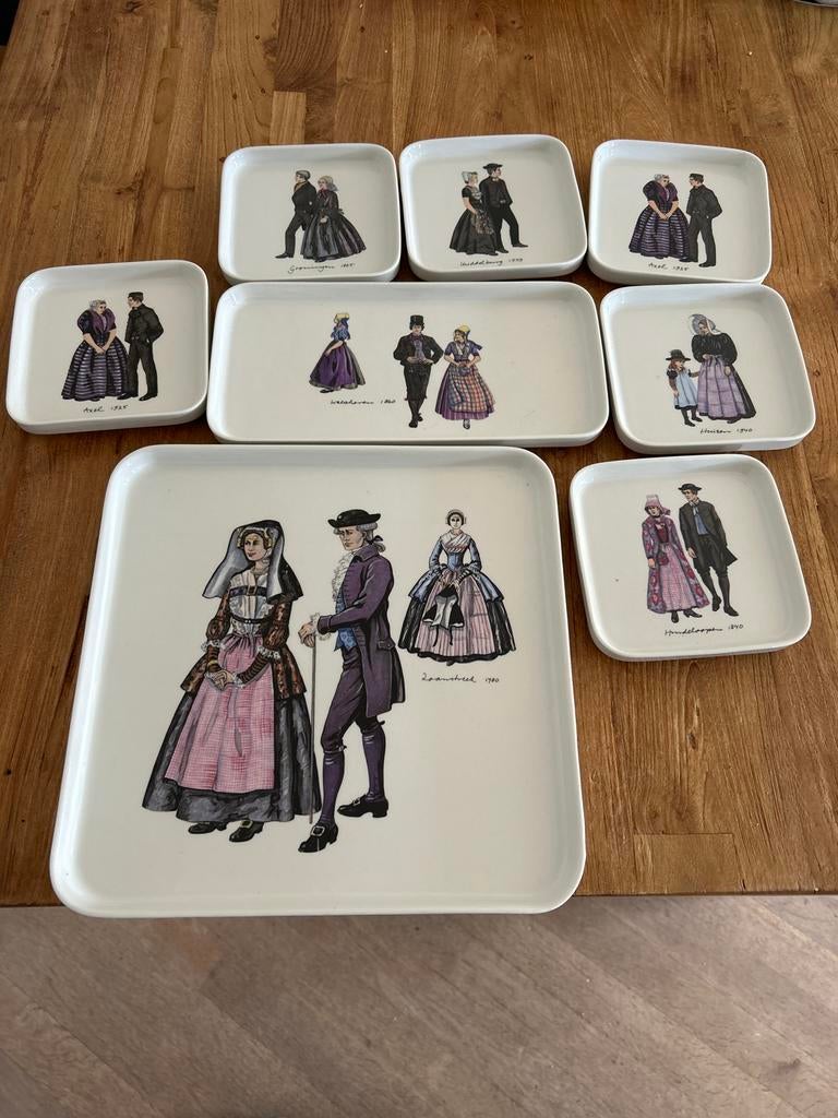 Vintage Delfts Blauw Servies met Klederdracht Afbeeldingen, Huis en Inrichting, Gebruikt, Keramiek, Ophalen of Verzenden, Overige stijlen