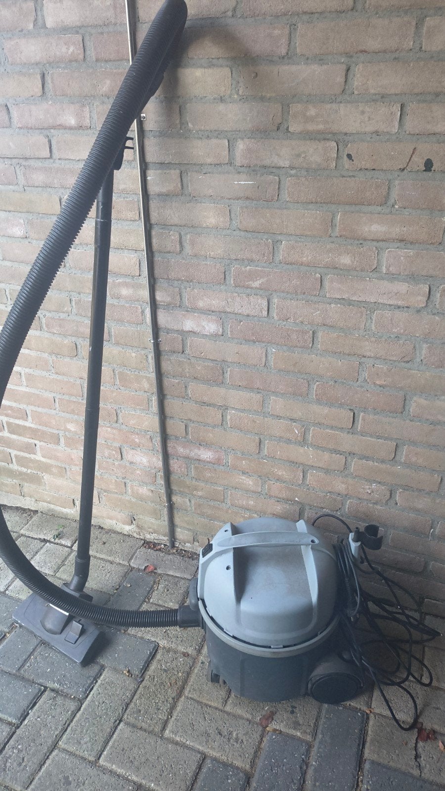 Nilfisk VP300 eco stofzuiger - Krachtig en efficiënt, Witgoed en Apparatuur, Inclusief accessoires, Gebruikt, Sledestofzuiger