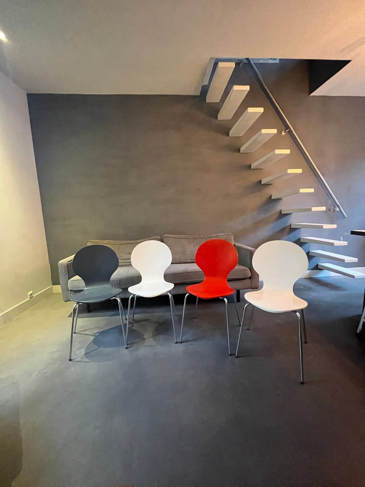 Set van 4 moderne eetkamerstoelen in diverse kleuren, Huis en Inrichting, Stoelen, Gebruikt, Vier, Hout, Overige kleuren, Ophalen