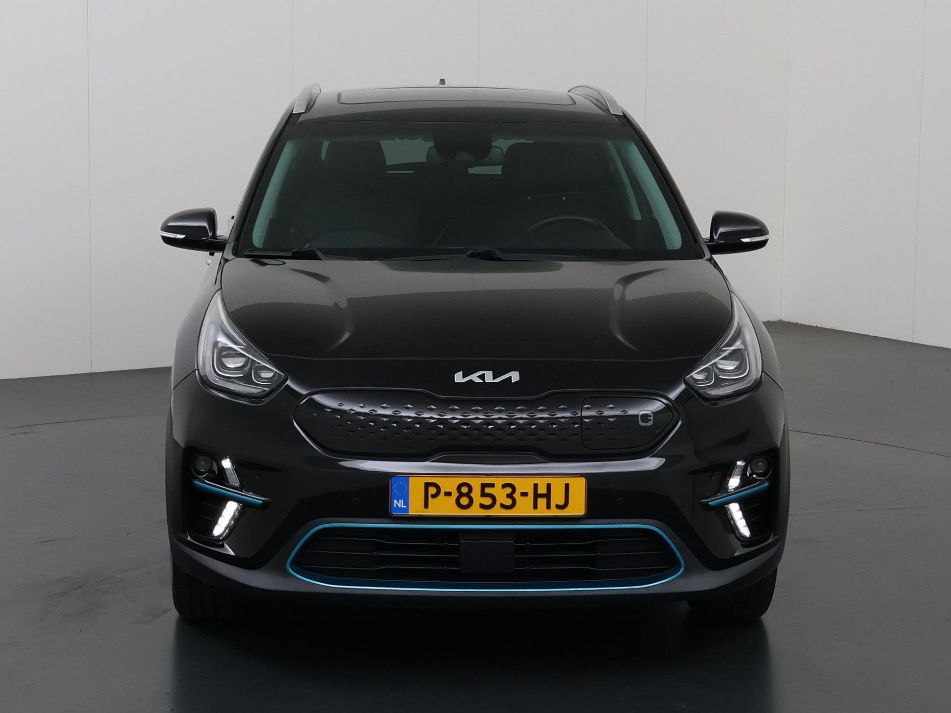 Kia e-Niro DynamicPlusLine 64 kWh | Panoramadak | Stoel/Stuu, Gebruikt, 1712 kg, Leder en Stof, Zwart