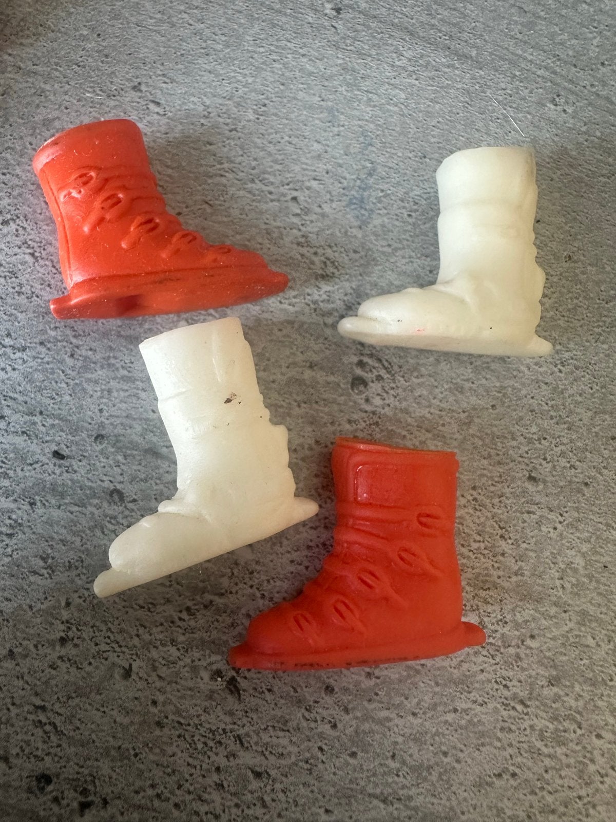 Vintage Barbie Snowboots en Schoenen - Rood en Wit, Ophalen of Verzenden, Gebruikt