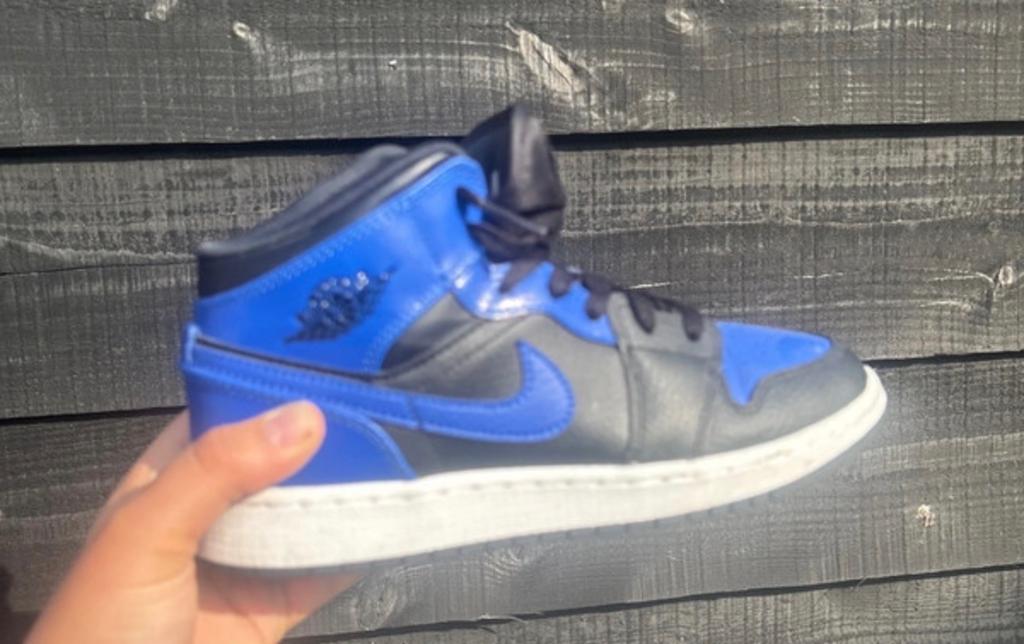 Nike Air Jordan 1 Mid Royal Blue Zwart, Jongen of Meisje, Schoenen, Ophalen of Verzenden, Zo goed als nieuw