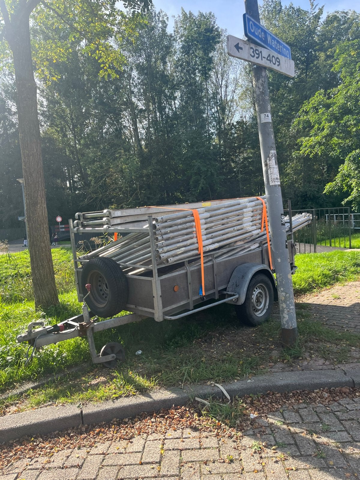 Steiger te huur met aanhangwagen - Werkhoogte 8.2m, Doe-het-zelf en Verbouw, Ophalen of Verzenden, Gebruikt, Rolsteiger of Kamersteiger