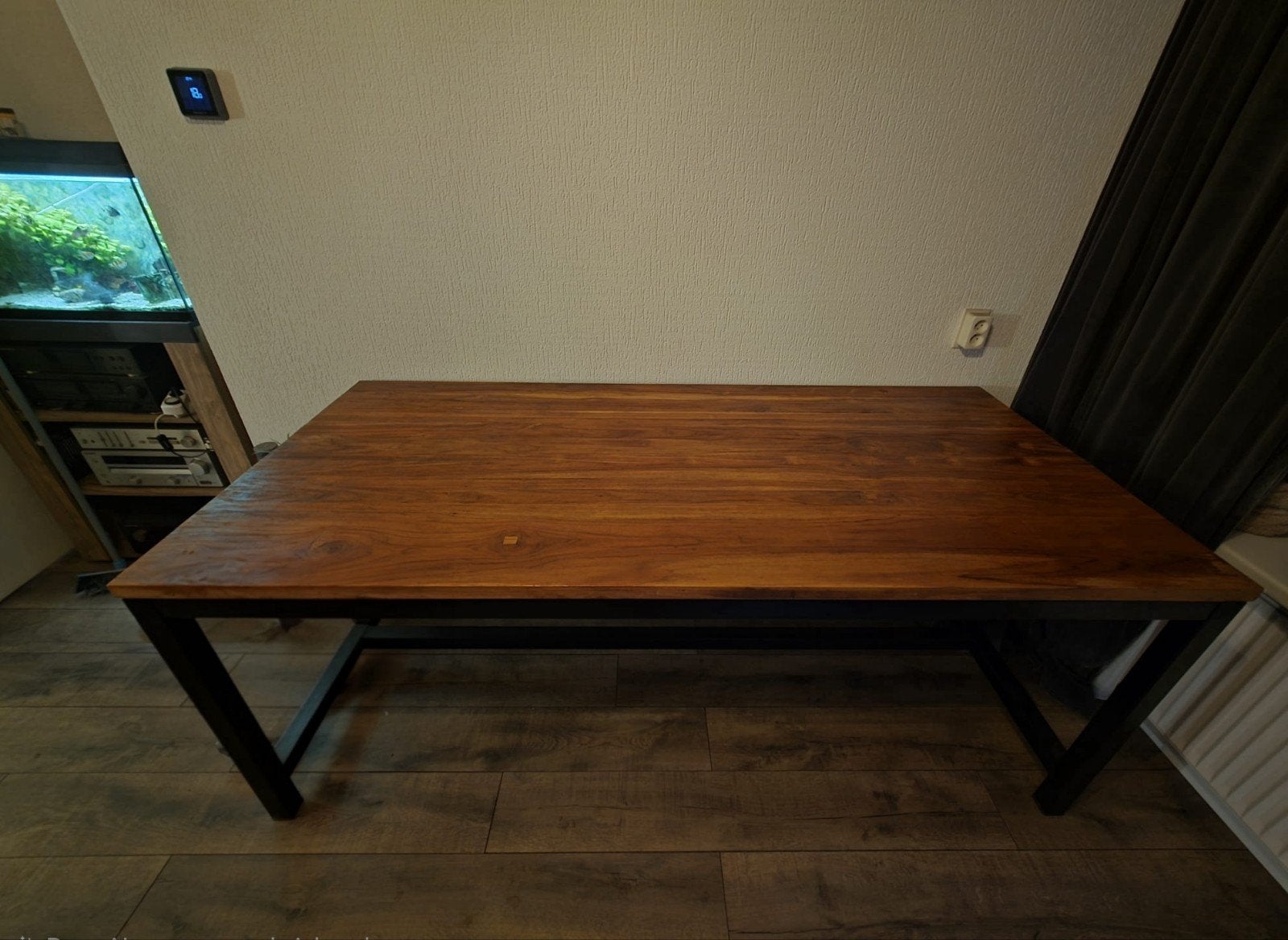 Robuuste eetkamertafel met metalen onderstel, Overige houtsoorten, Gebruikt, 100 tot 150 cm, Industrieel, Modern