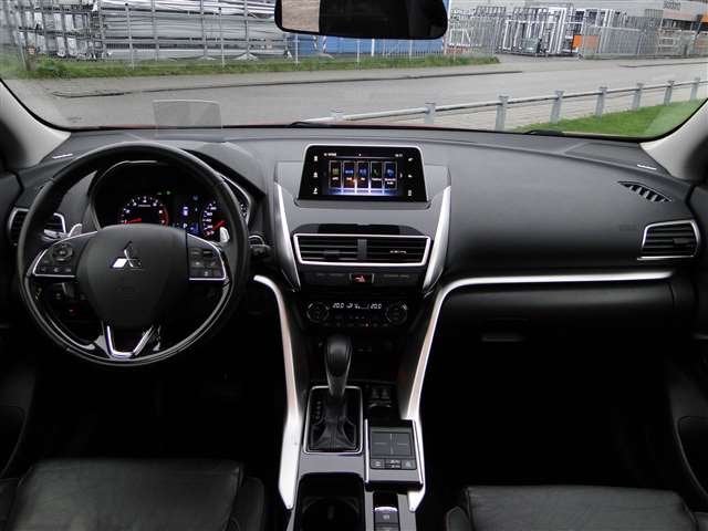 Mitsubishi Eclipse Cross 1.5 Cvt Instyle Leer Schuifdak Trek, Auto's, Zwart, 1435 kg, 163 pk, 1600 kg