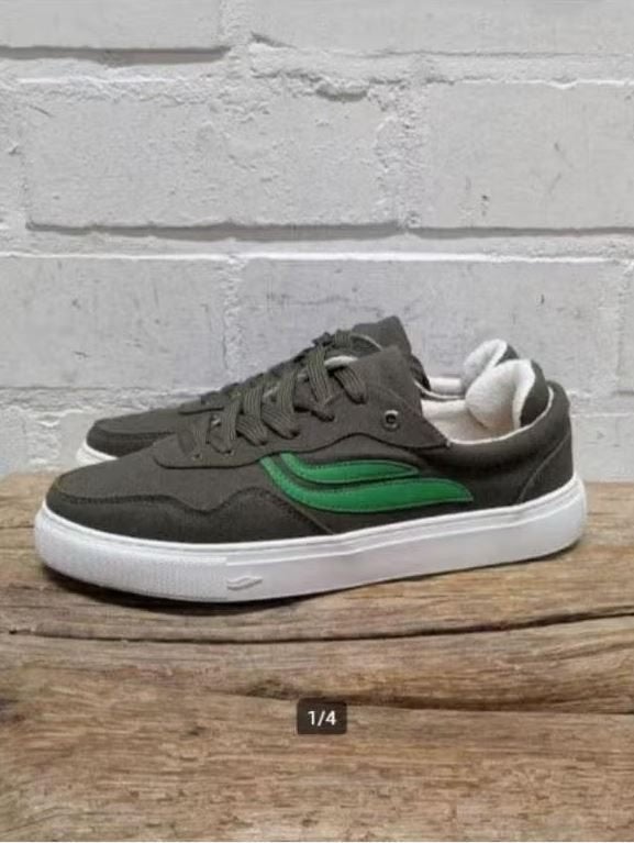 Genesis - Donkergroene herensneaker maat 40 - Nieuw, Kleding | Heren, Overige kleuren, Nieuw, Ophalen of Verzenden, Sneakers of Gympen