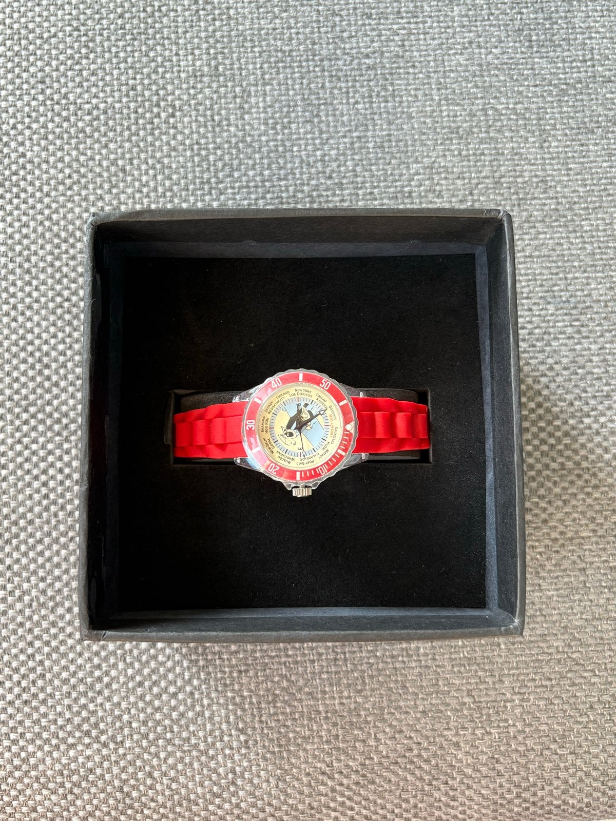 Tintin Time Polshorloge met rode band, Overige materialen, Polshorloge, Nieuw, Kunststof